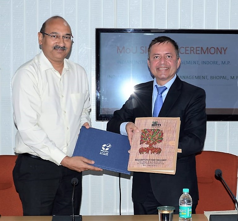 IIM Indore Signs an MoU with IIFM Bhopal